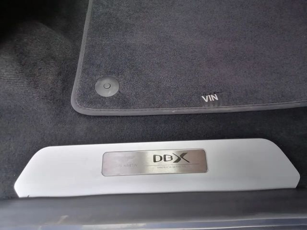 Aston Martin DBX