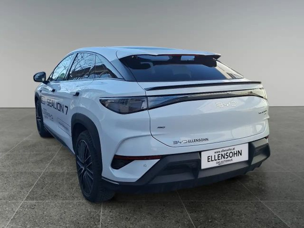 BYD Sealion 7