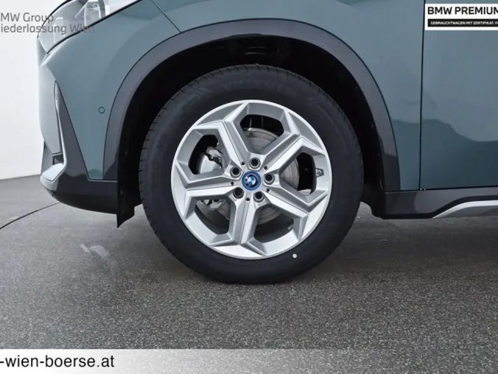 BMW iX1