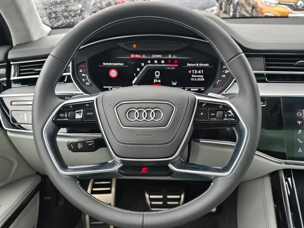 Audi S8
