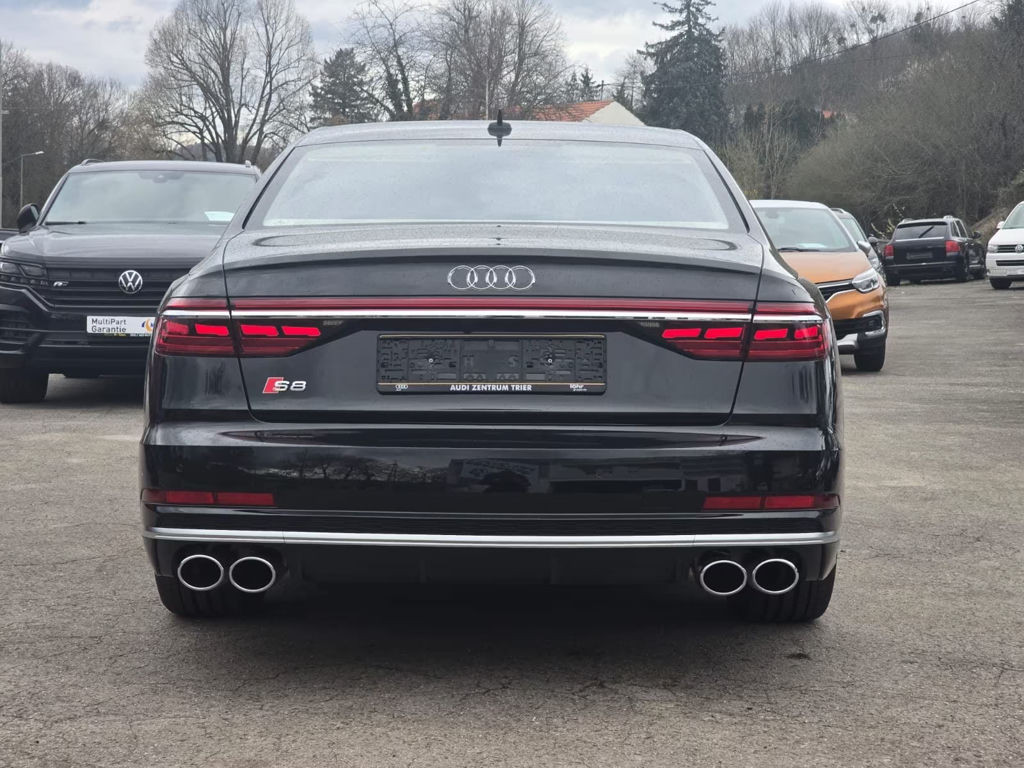 Audi S8