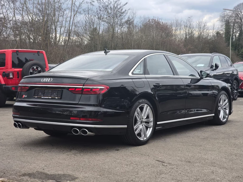 Audi S8