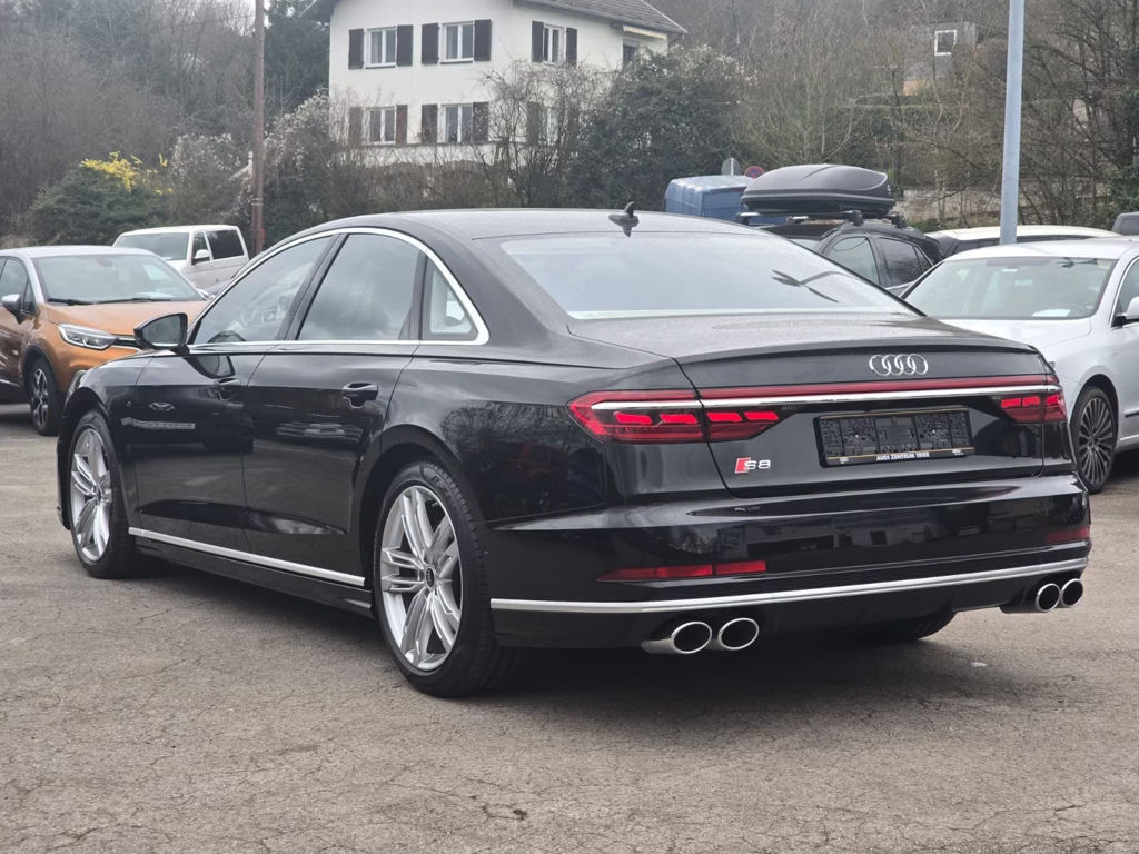 Audi S8
