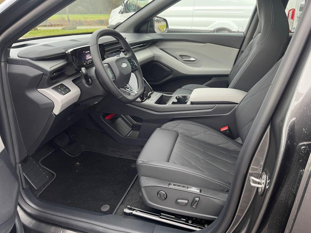 Ford Capri RWD Premium