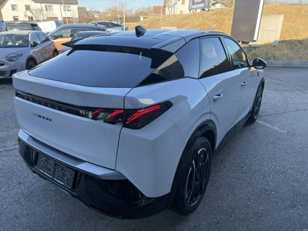 Peugeot E-3008
