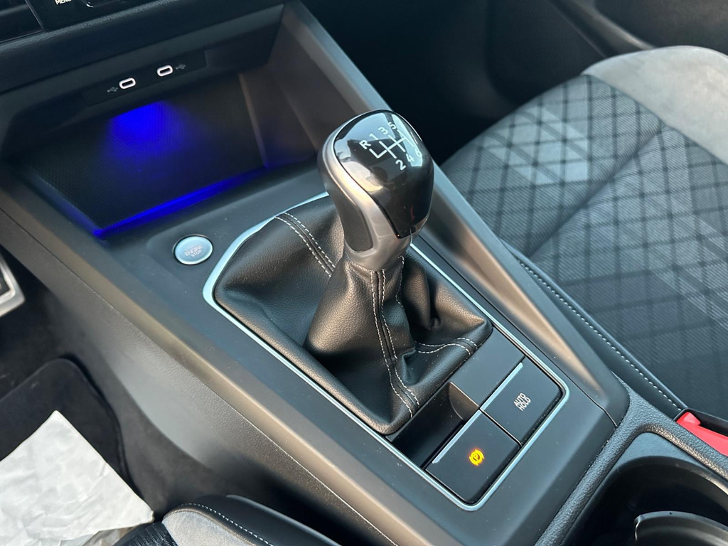 Volkswagen Golf R-Line 1.5 TSI Golf VIII