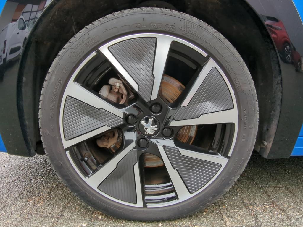 Peugeot e-208