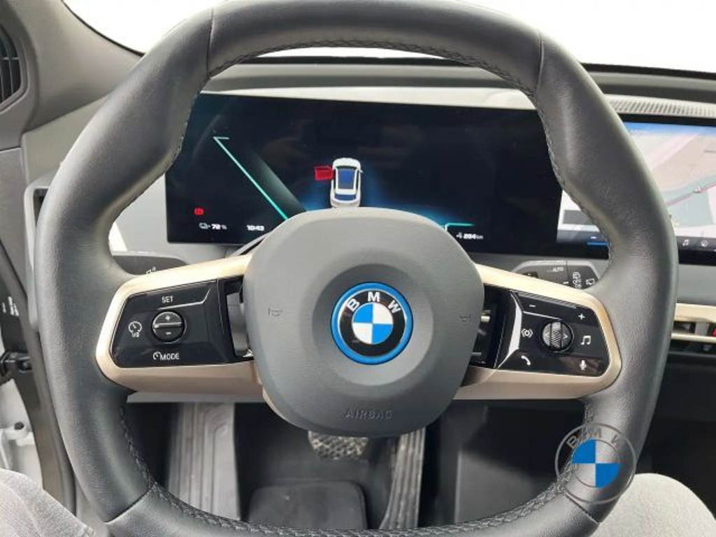 BMW iX