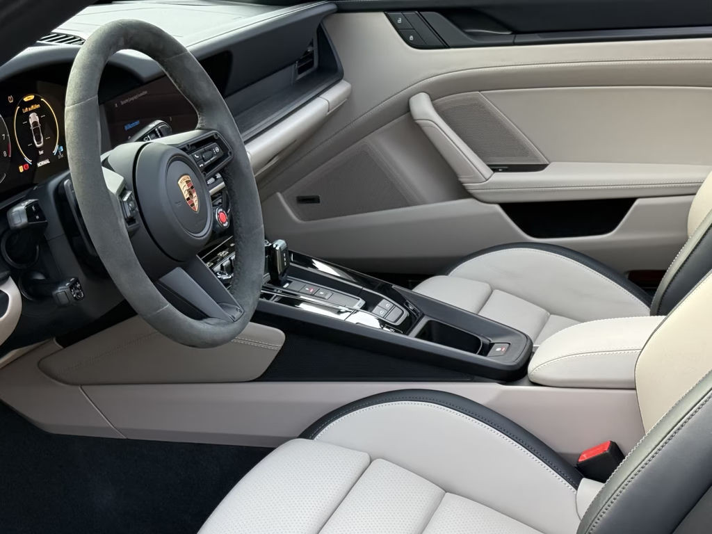 Porsche 992 GTS Targa Cabrio 4