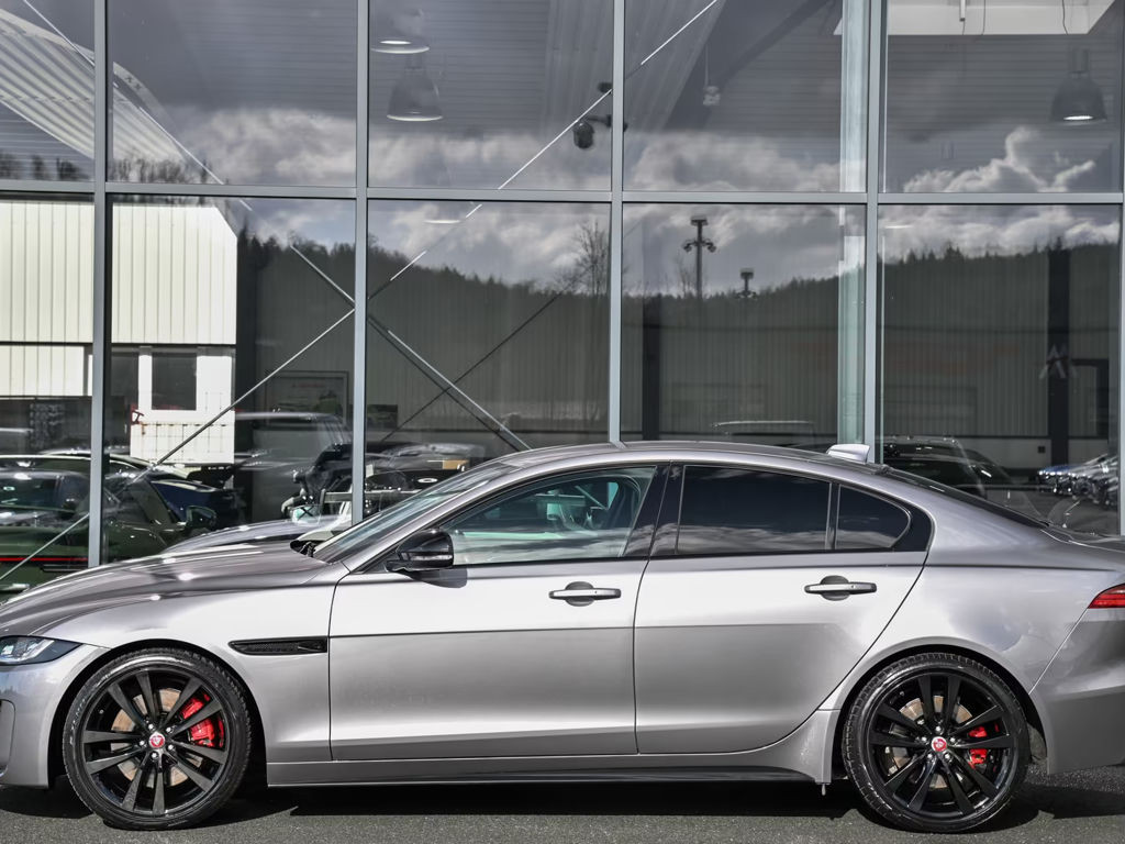 Jaguar XE