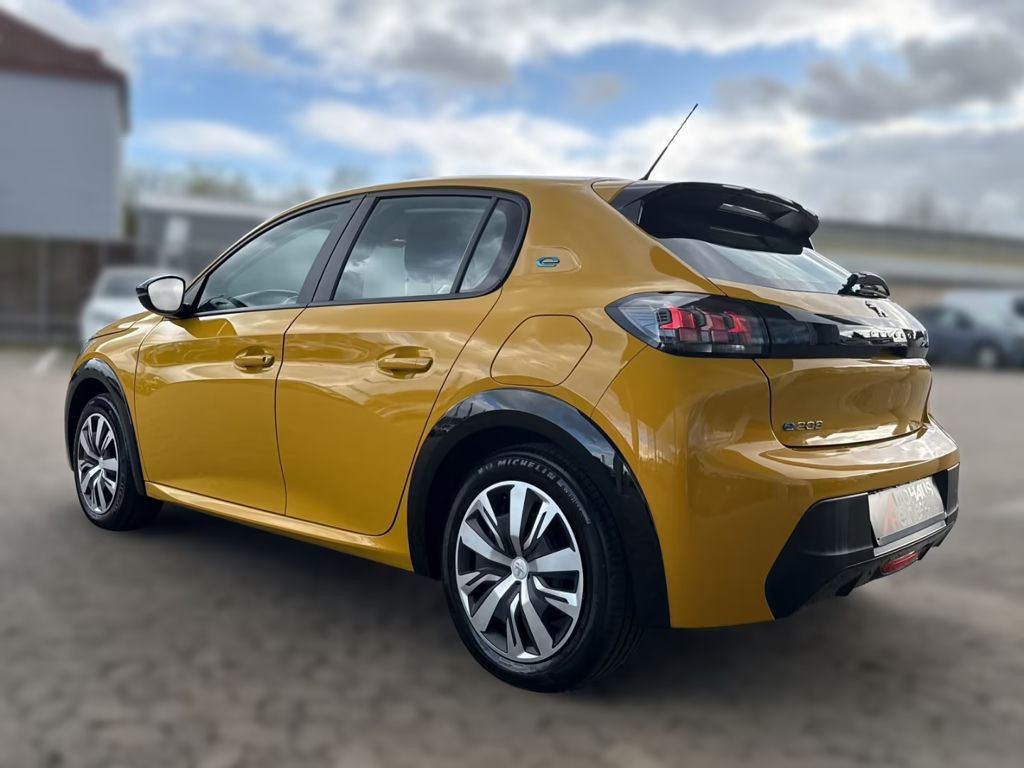 Peugeot e-208