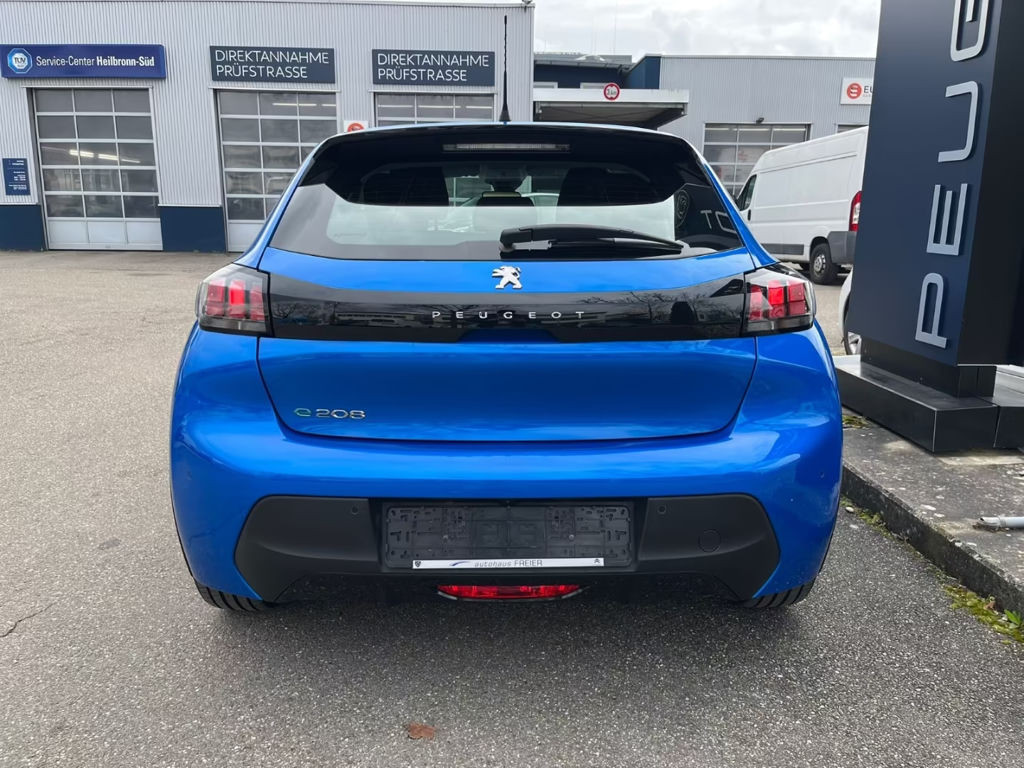 Peugeot e-208