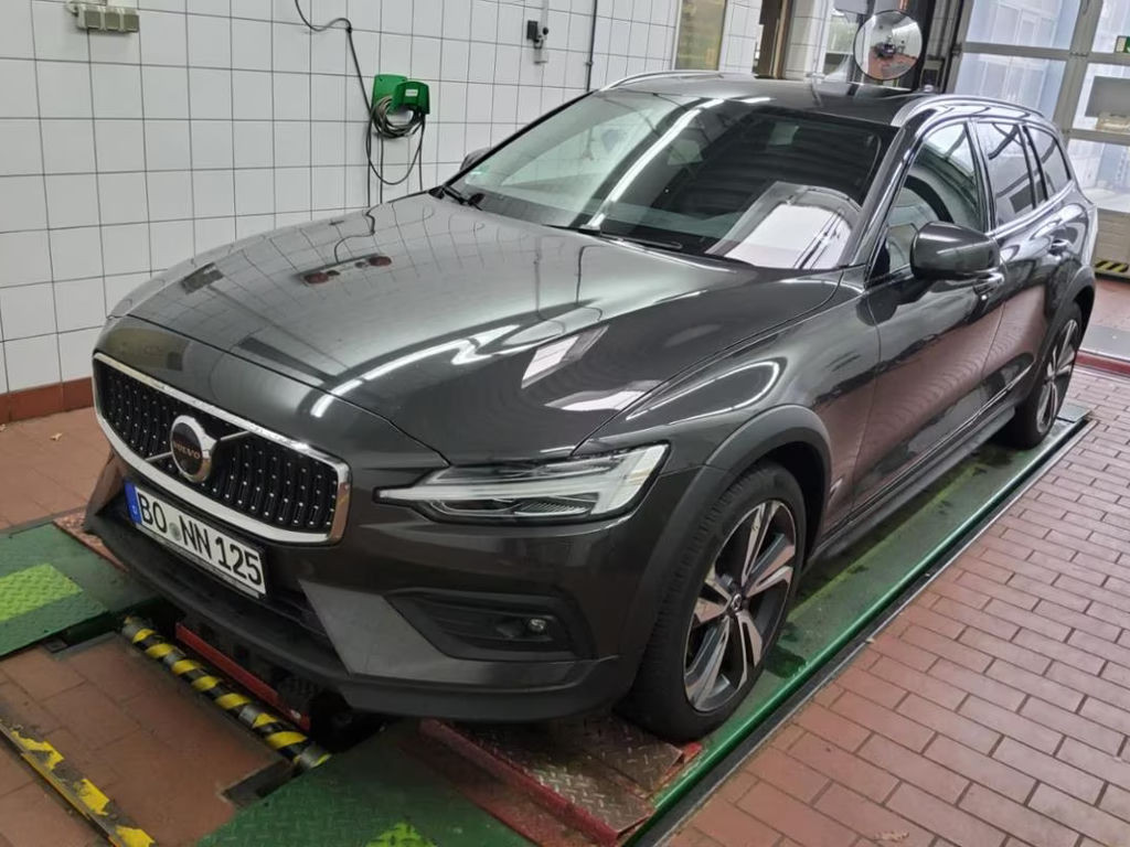 Volvo V60 Cross Country AWD Plus