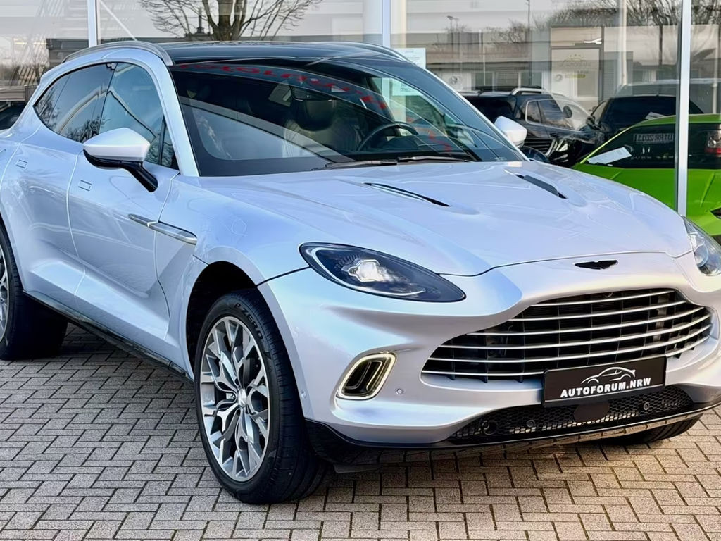 Aston Martin DBX V8