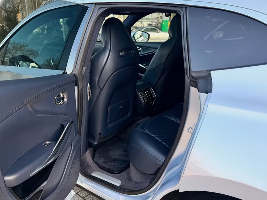 Aston Martin DBX