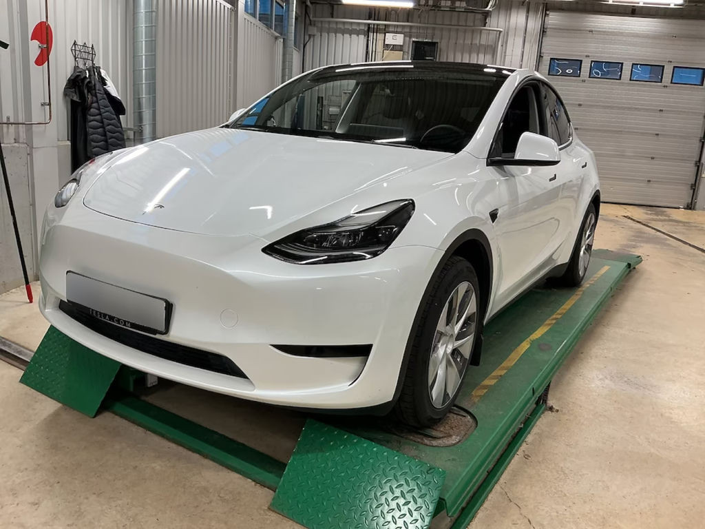 Tesla Model Y RWD