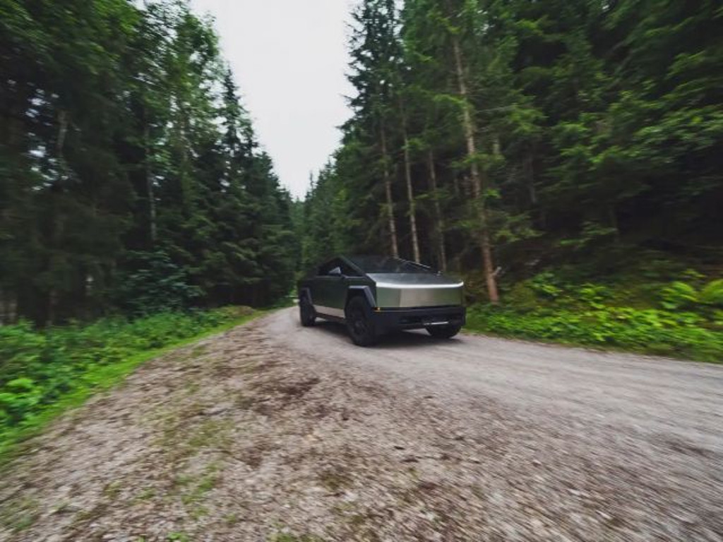Tesla CYBERTRUCK