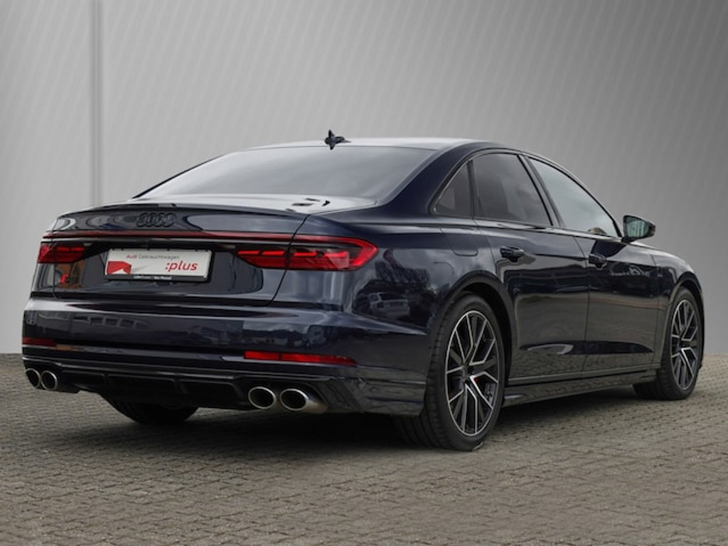 Audi S8