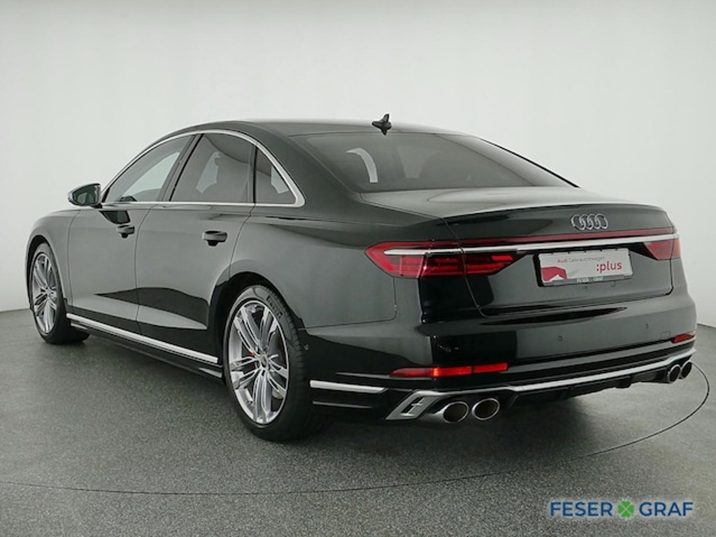 Audi S8