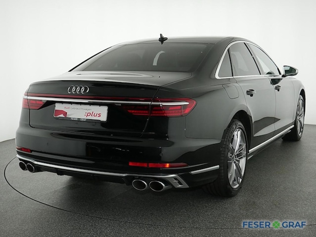 Audi S8