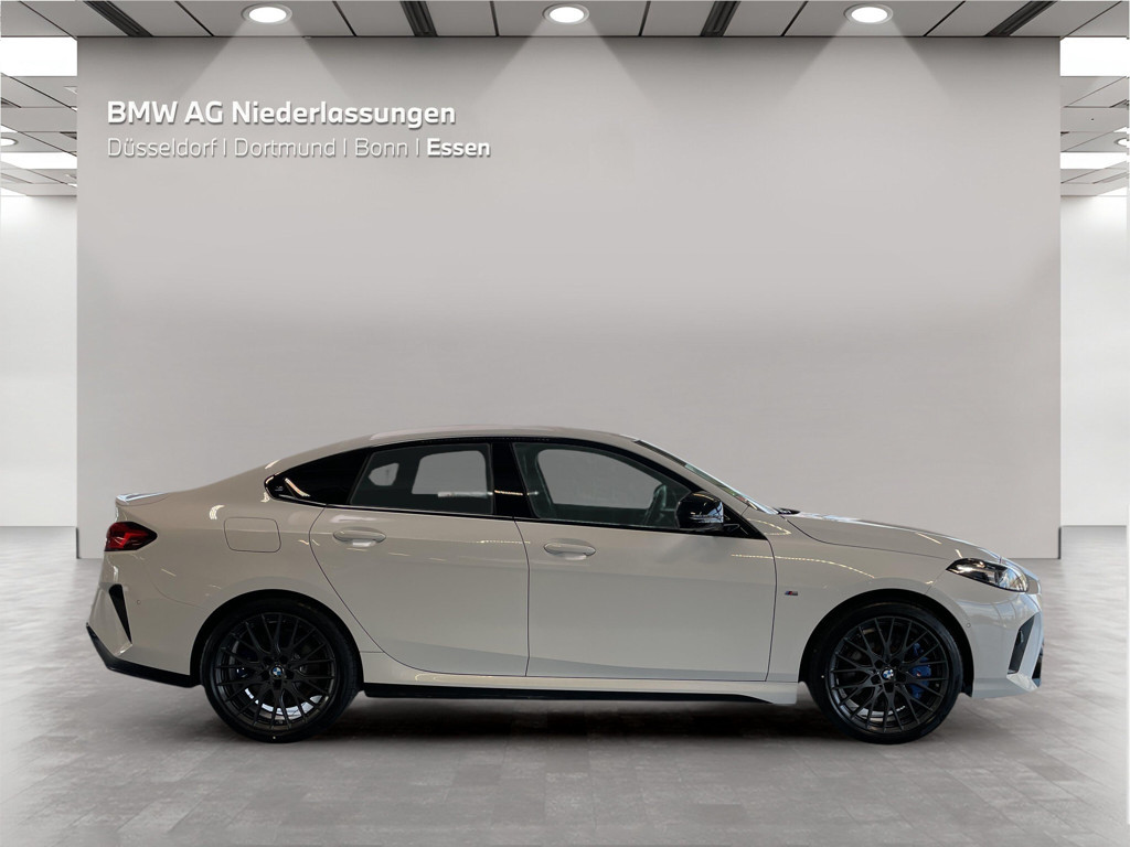 BMW M235