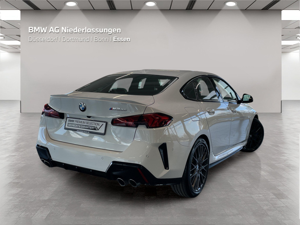 BMW M235