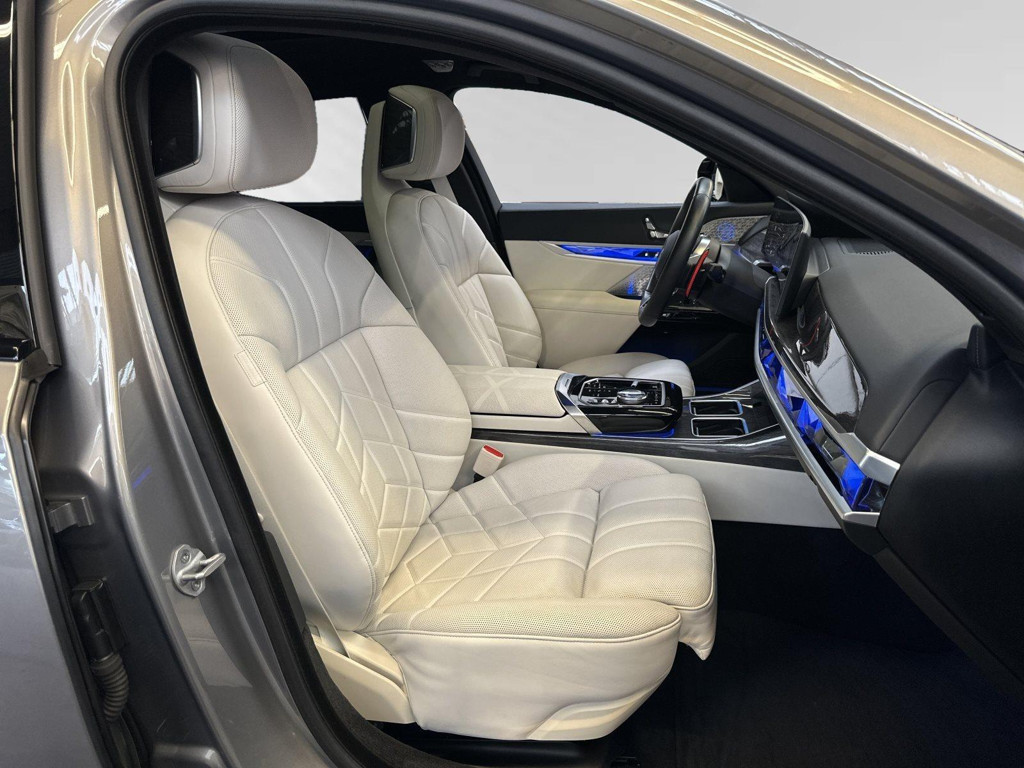 BMW M760