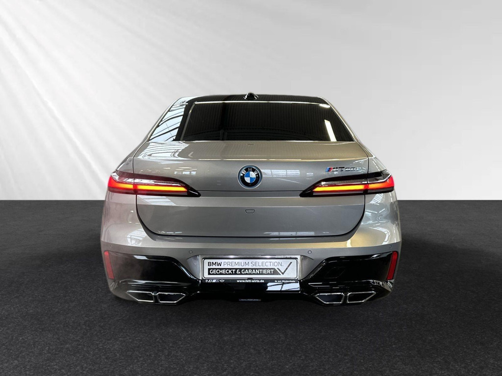 BMW M760