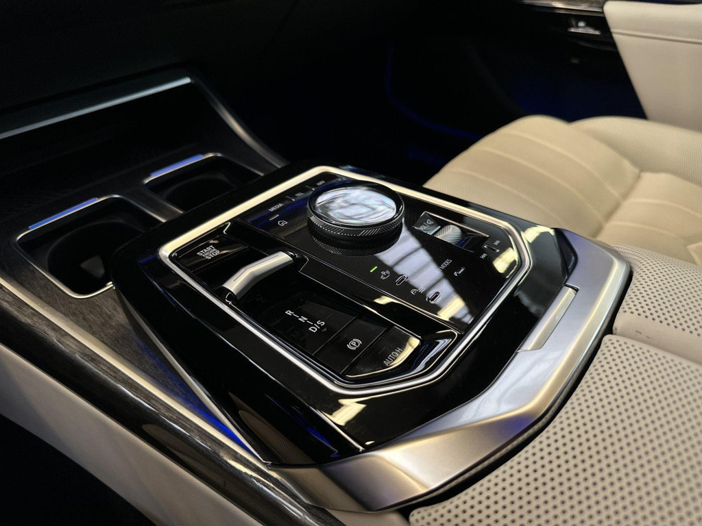 BMW M760