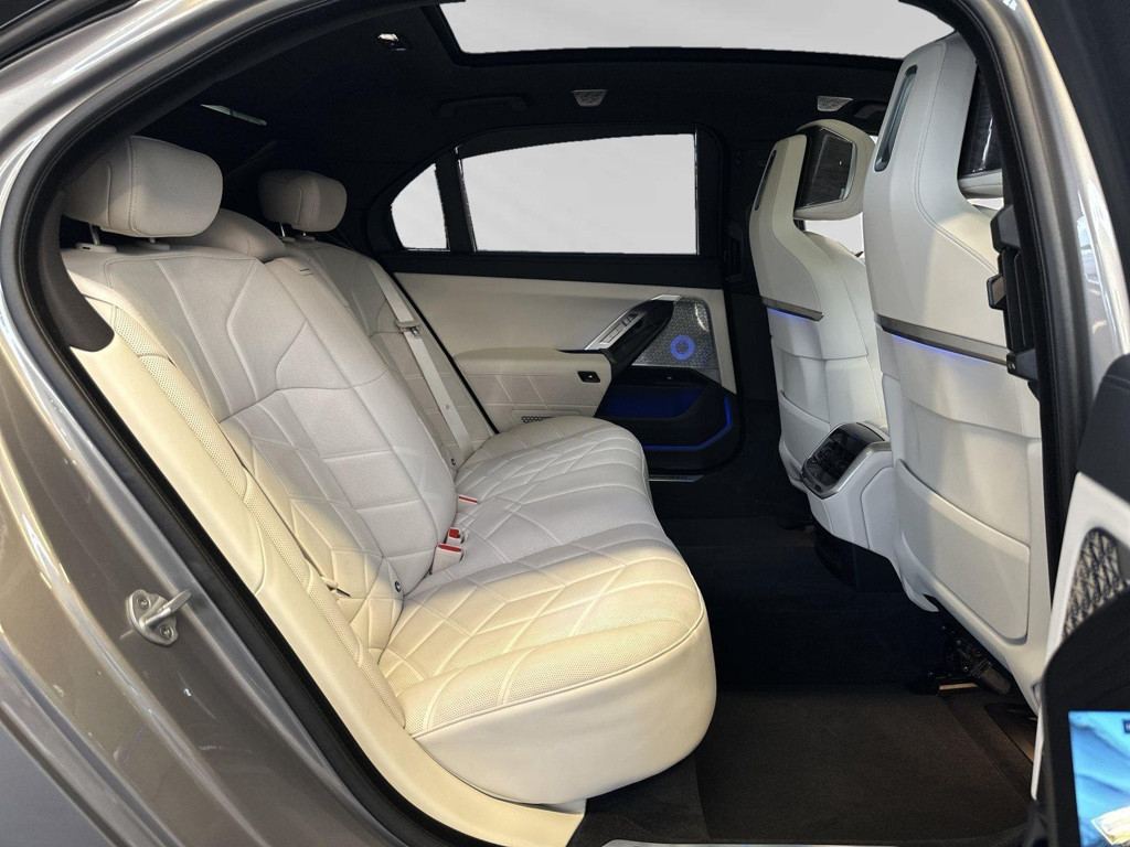 BMW M760