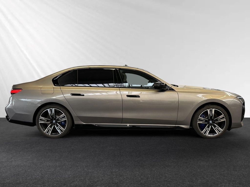BMW M760