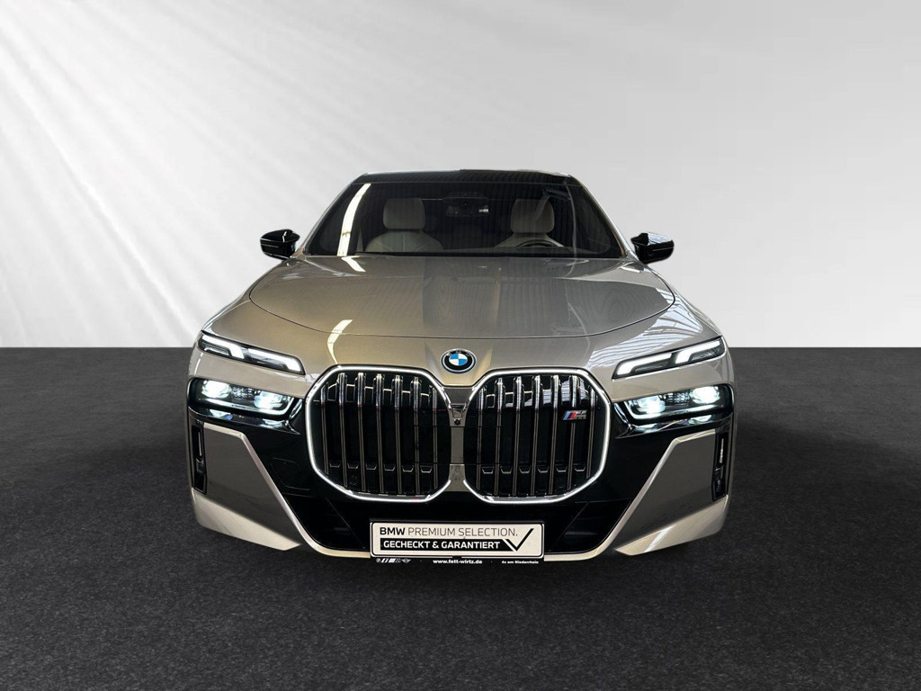 BMW M760