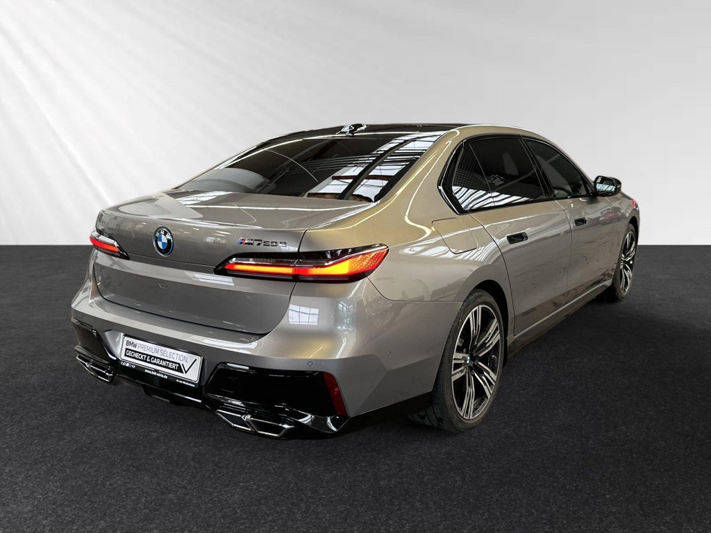 BMW M760