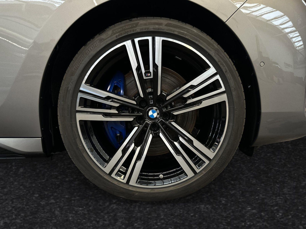 BMW M760