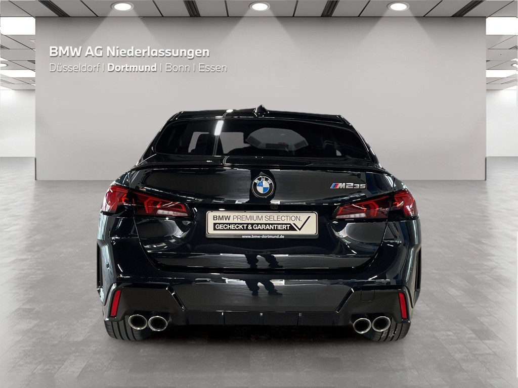 BMW M235