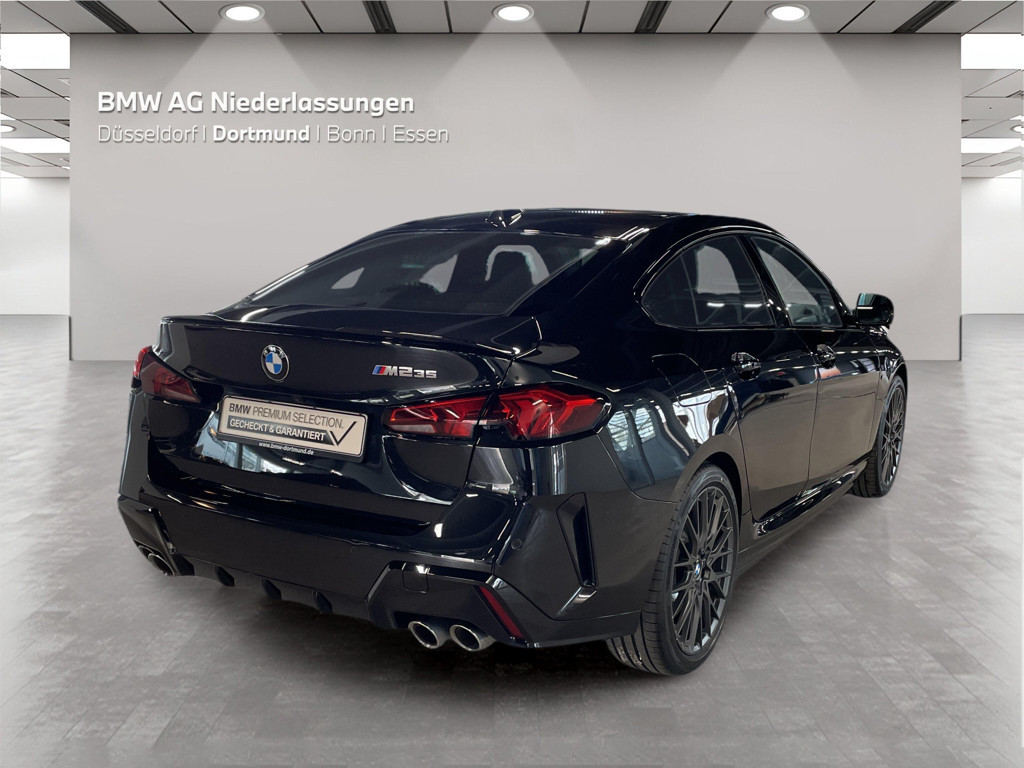 BMW M235