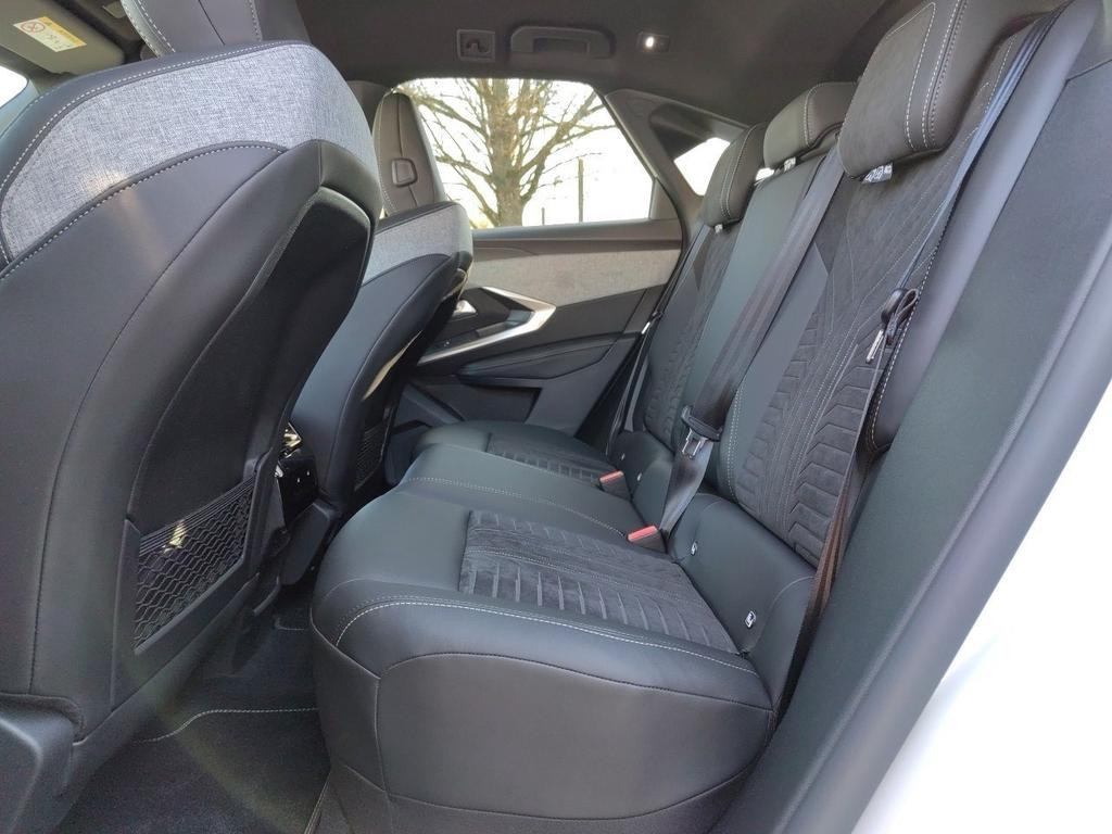 Peugeot E-3008