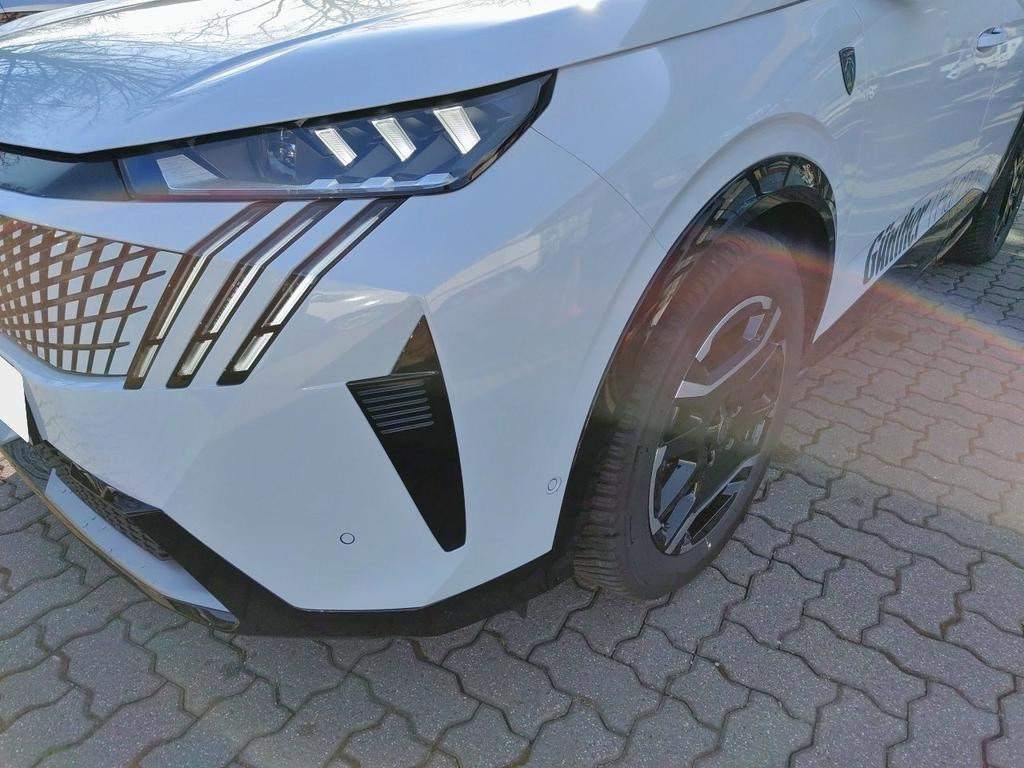 Peugeot E-3008