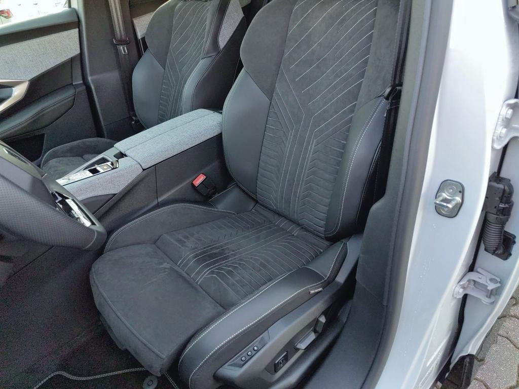 Peugeot E-3008