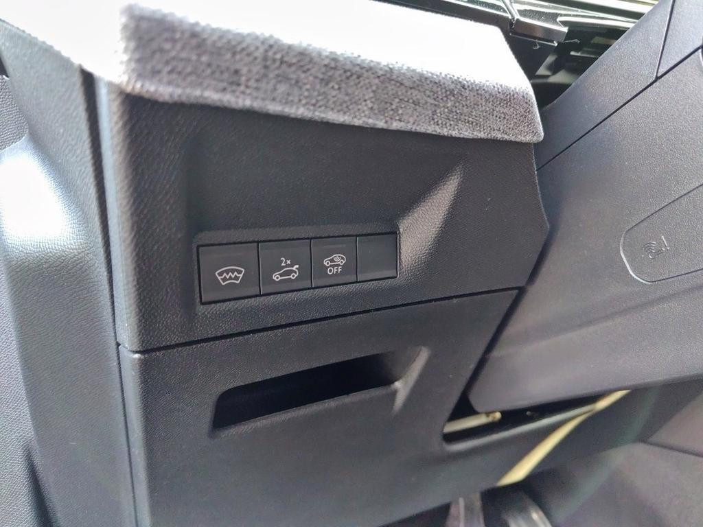 Peugeot E-3008