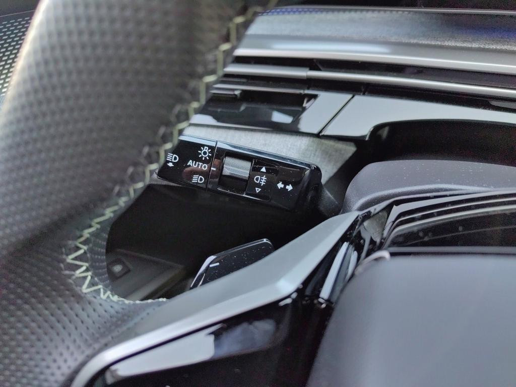 Peugeot E-3008