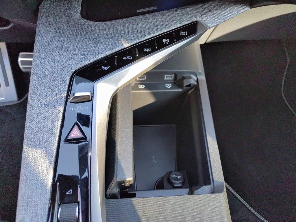 Peugeot E-3008
