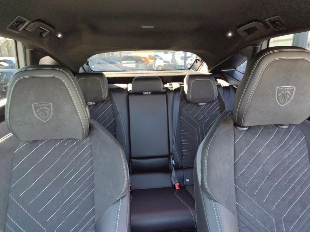 Peugeot E-3008