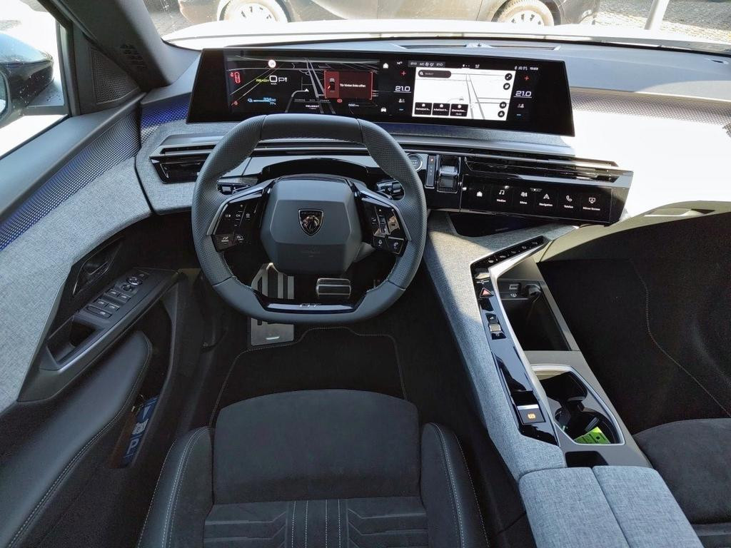 Peugeot E-3008