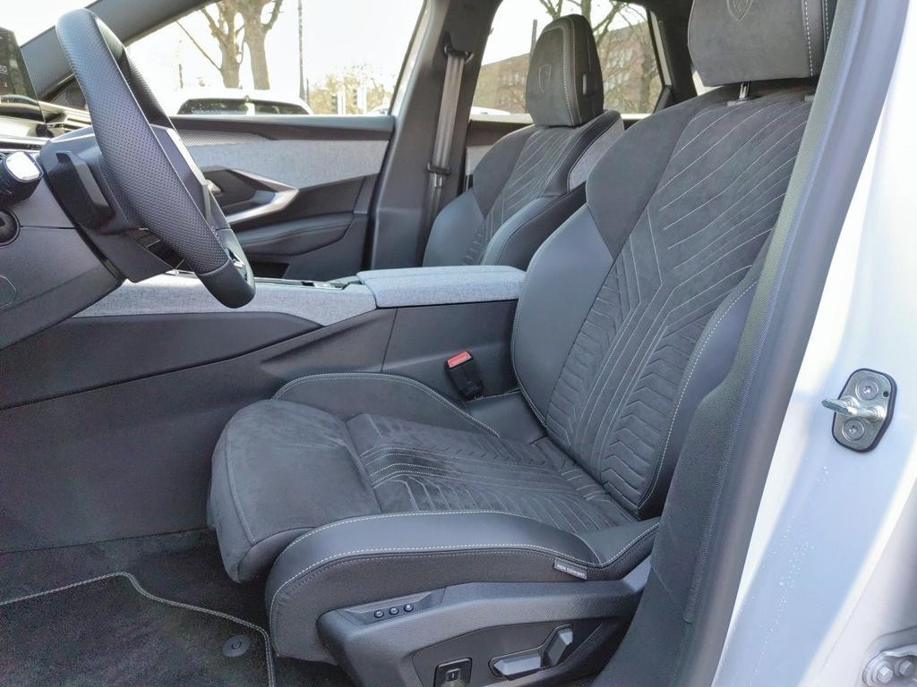 Peugeot E-3008