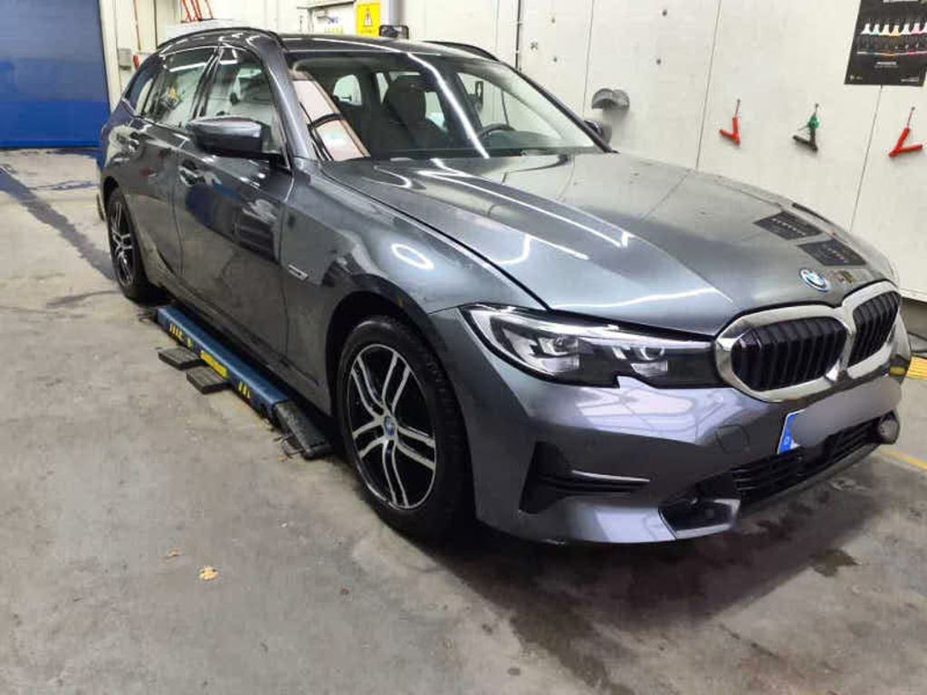 BMW 3 Serie 320 Sport Line Touring 320e