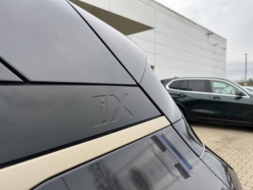 BMW iX