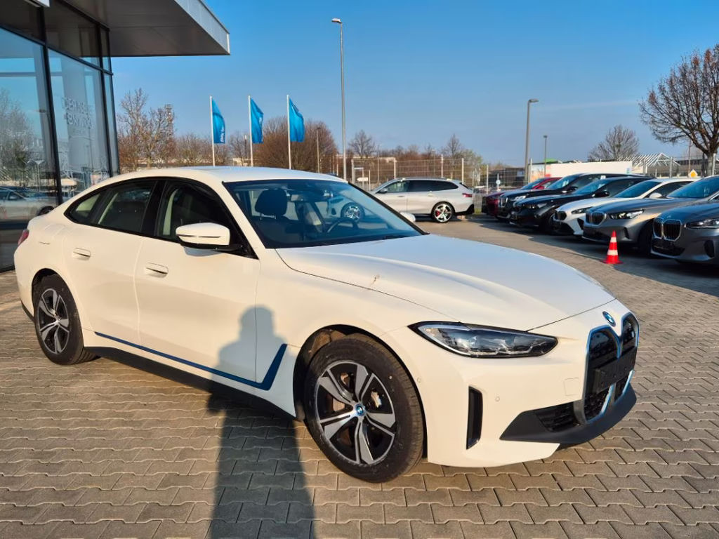 BMW i4