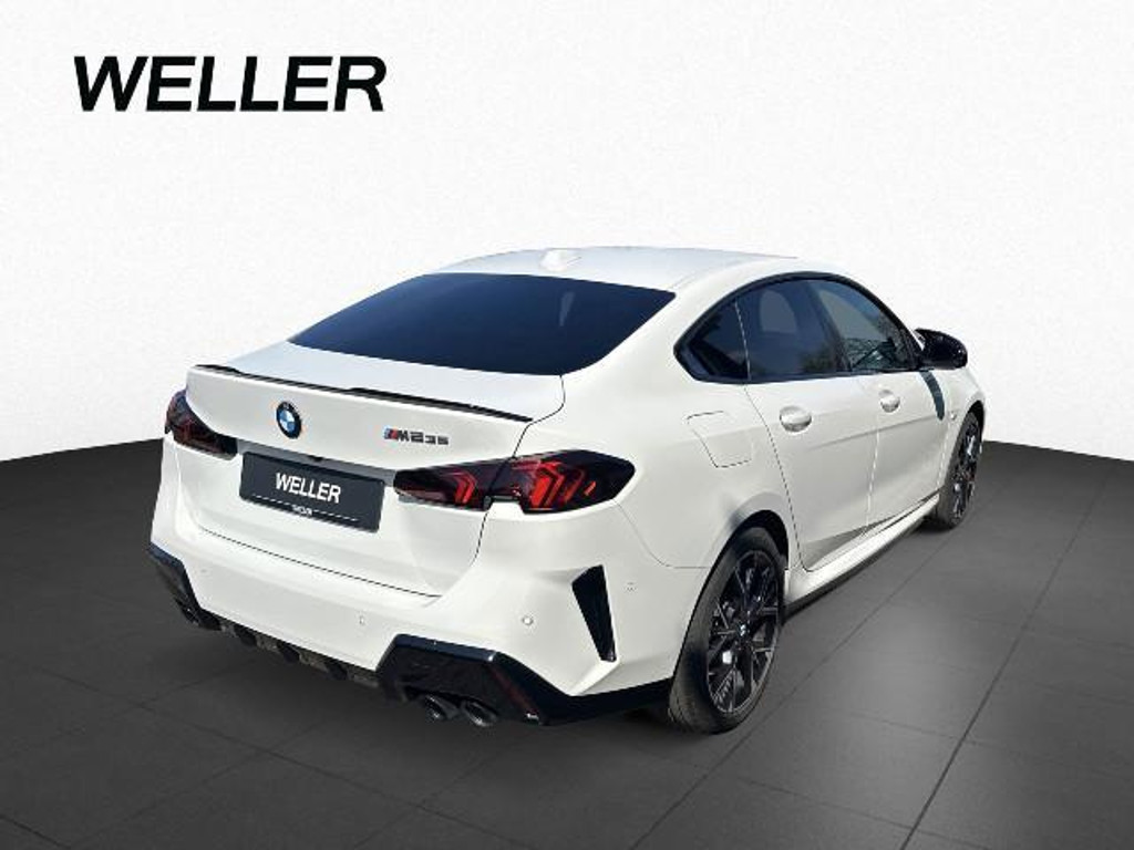 BMW M235