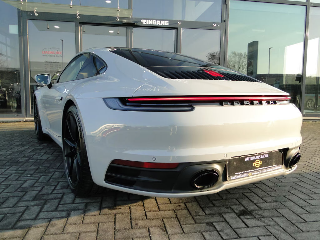 Porsche 992